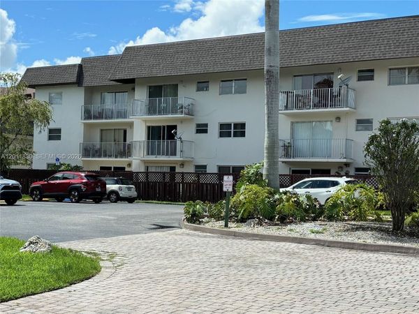 8601 SW 94 ST , Unit 126W, Miami, FL 33156