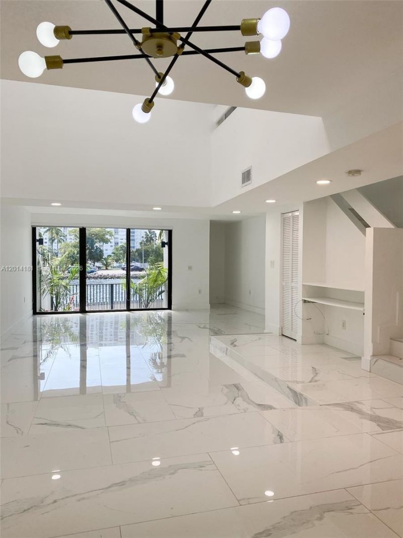 316 Poinciana Dr, Unit 808, Sunny Isles Beach, FL 33160 Photo