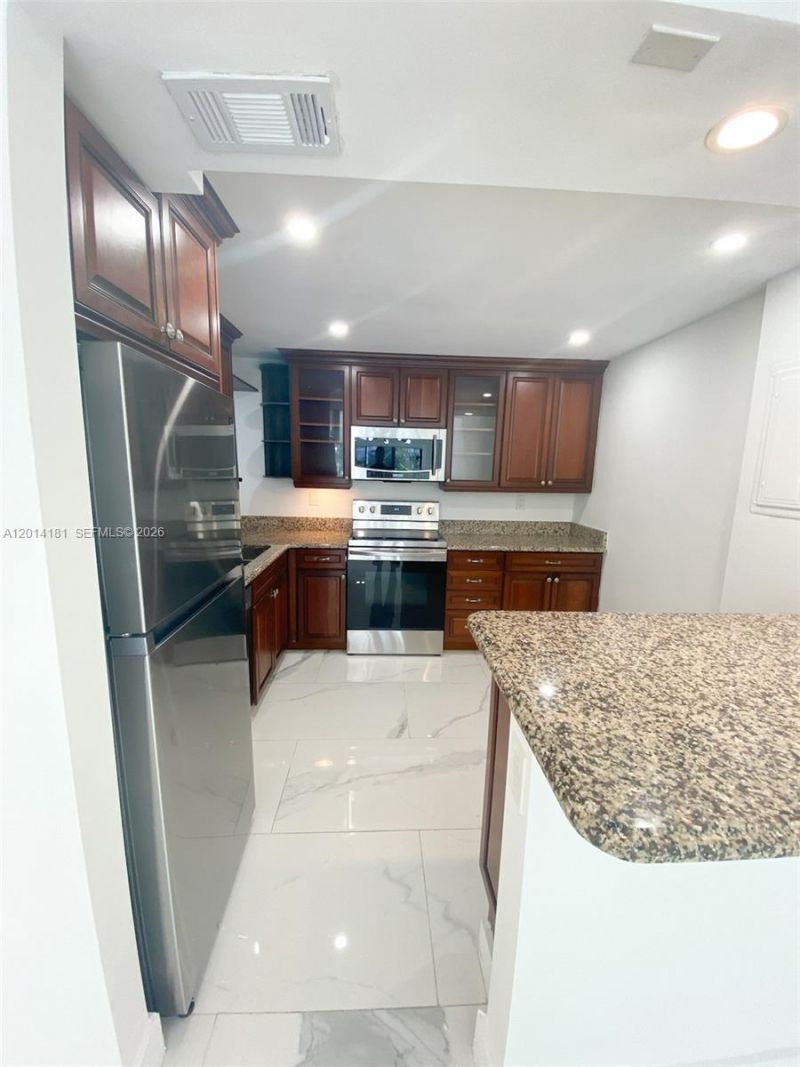 316 Poinciana Dr, Unit 808, Sunny Isles Beach, FL 33160 Photo
