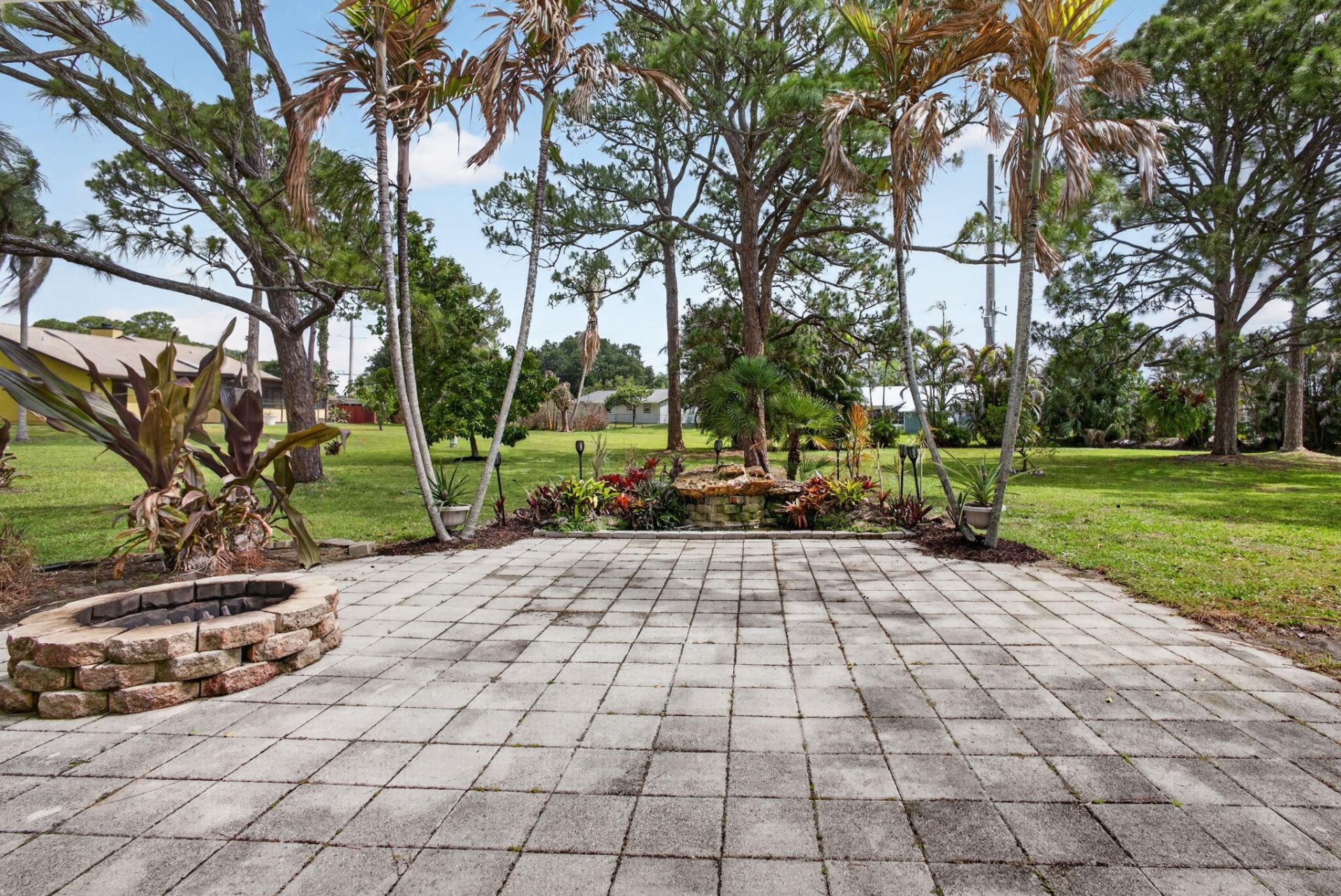 5589 SE Paramount Drive, Stuart, FL 34997 Photo