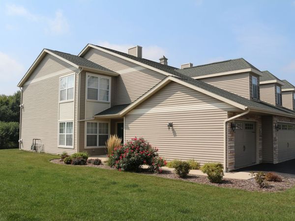 174 Penny Lane , Sycamore, IL 60178
