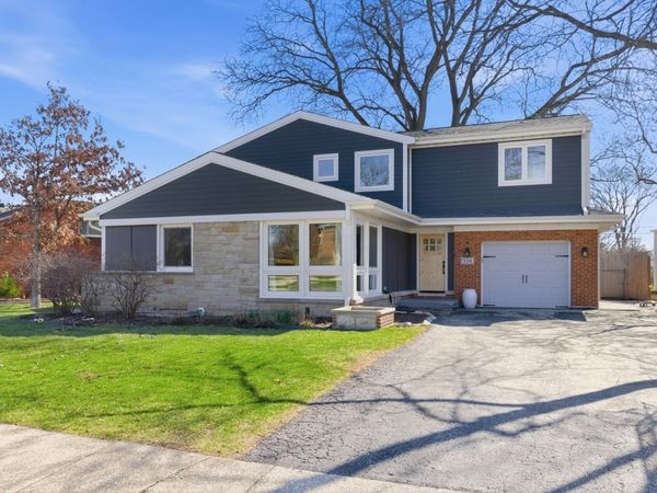 334 E Huntington Lane , Elmhurst, IL 60126