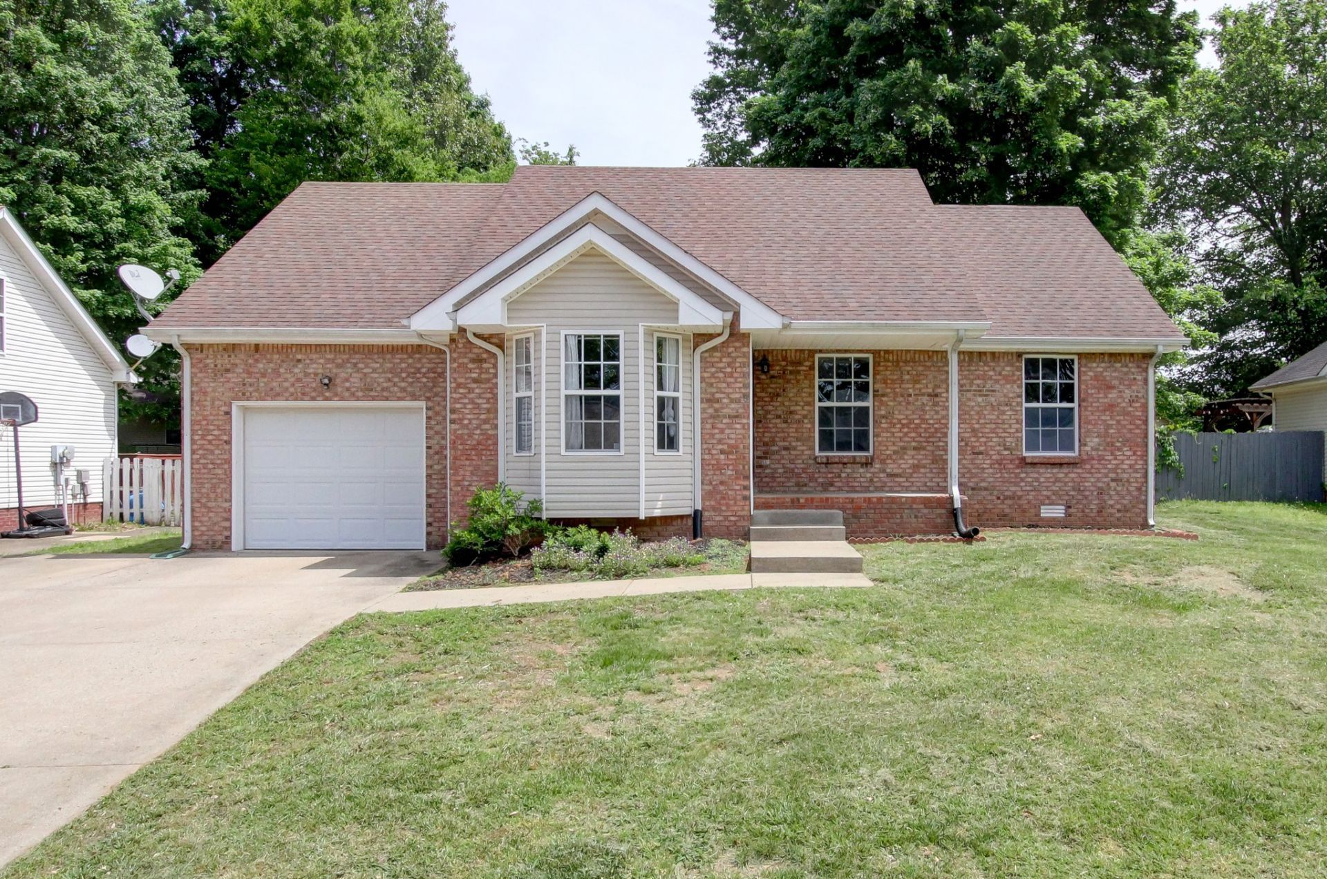 3308 S Senseney Cir , Clarksville, TN 37042 Main Photo