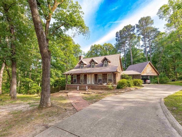 989 Quapaw St, Camden, AR 71701