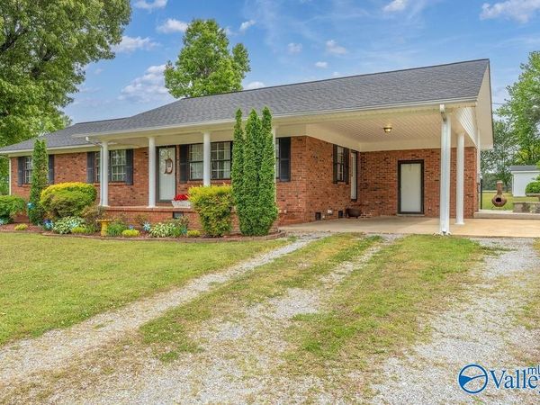 523 Bluff Road, Section, AL 35771