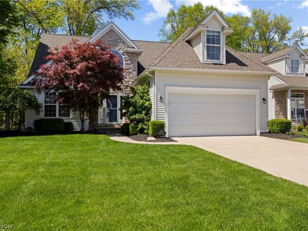 435 Country Walk , Amherst, OH 44001