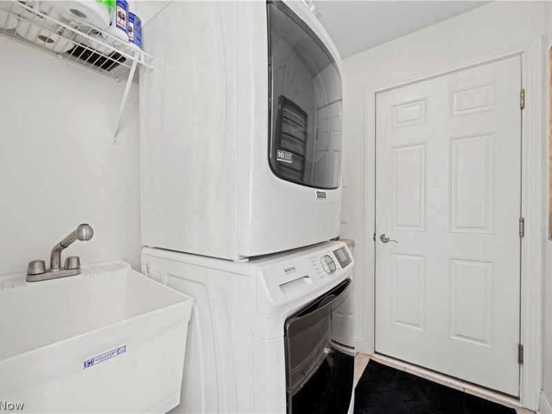 435 Country Walk , Amherst, OH 44001 Photo 16