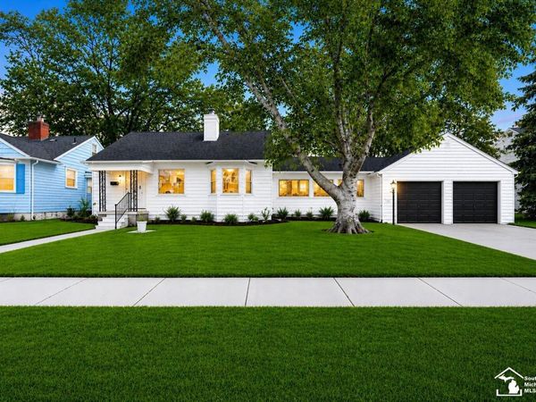 6810 Robinson Street, Allen Park, MI 48101