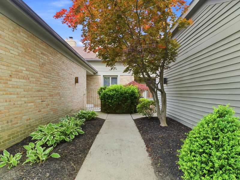 6467 Strathaven Court W, Unit A, Columbus, OH 43085 Photo 4