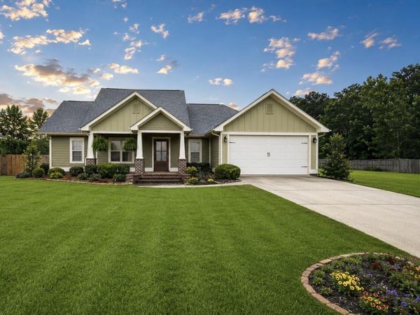 27 W Sycamore, Sumrall, MS 39482