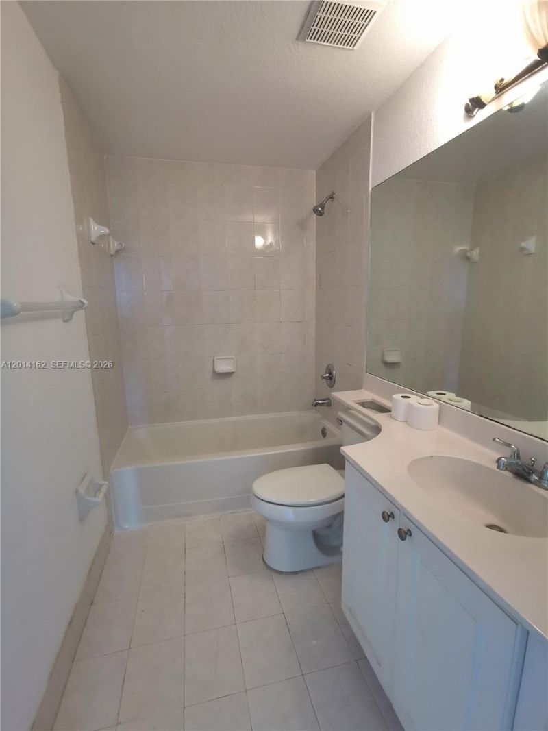 17350 NW 67th Ave, Unit 301, Hialeah, FL 33015 Photo