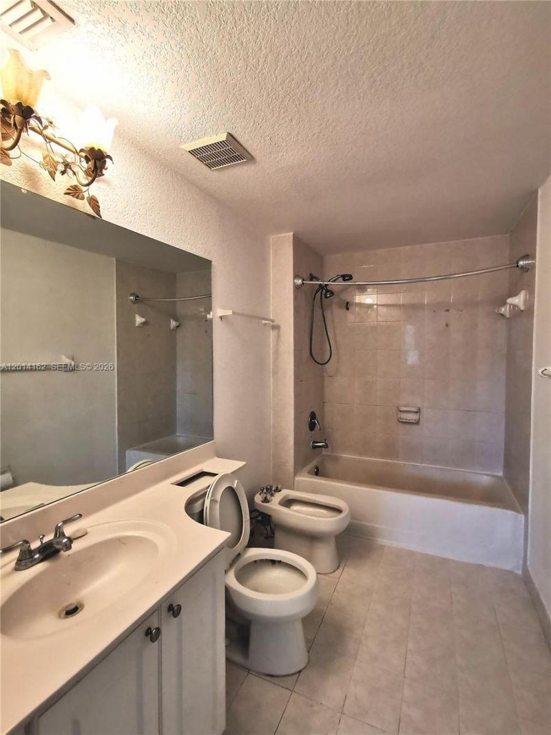 17350 NW 67th Ave, Unit 301, Hialeah, FL 33015 Photo