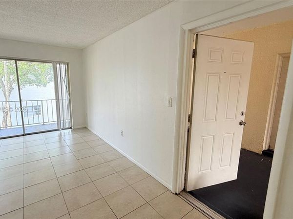 415 Executive Center Dr, Unit 203, West Palm Beach, FL 33401