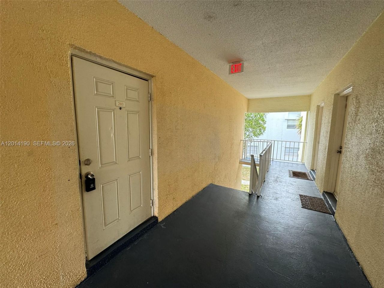 415 Executive Center Dr, Unit 203, West Palm Beach, FL 33401 Photo