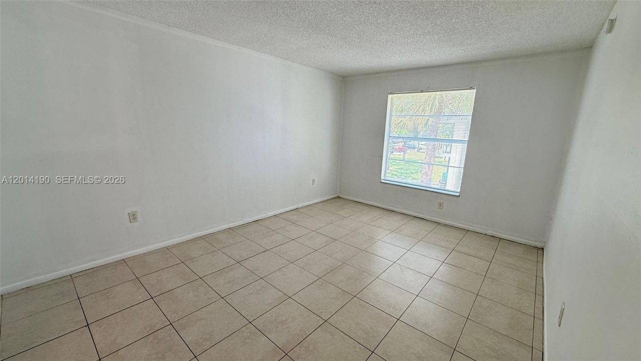 415 Executive Center Dr, Unit 203, West Palm Beach, FL 33401 Photo