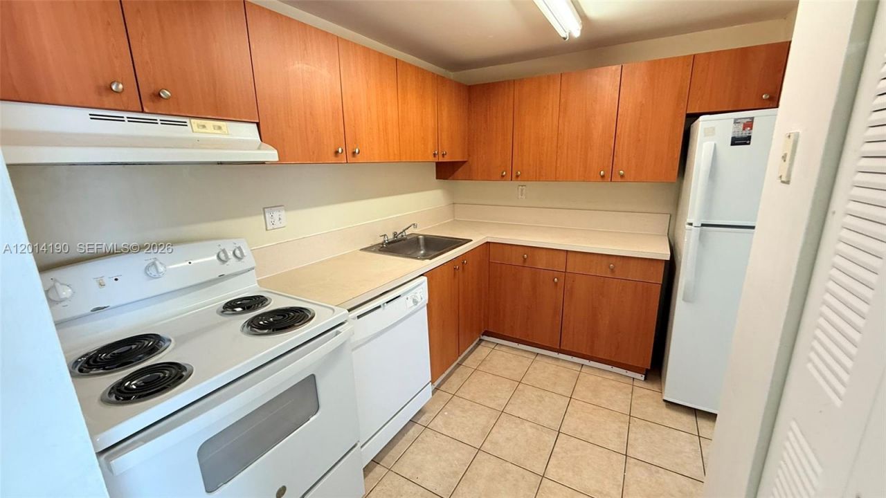 415 Executive Center Dr, Unit 203, West Palm Beach, FL 33401 Photo