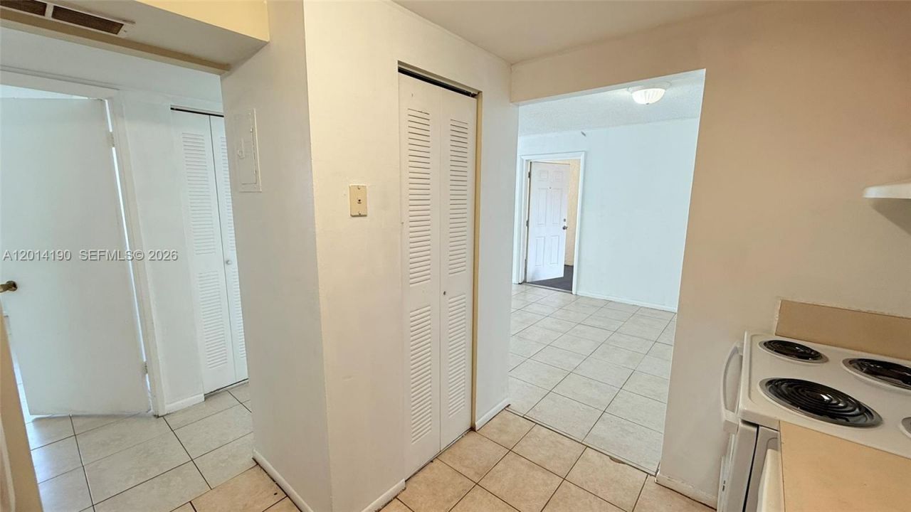 415 Executive Center Dr, Unit 203, West Palm Beach, FL 33401 Photo