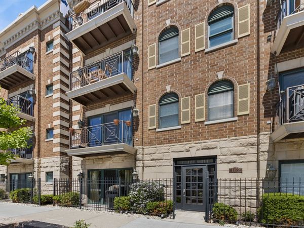 1152 W Roscoe Street, Unit 1W, Chicago, IL 60657