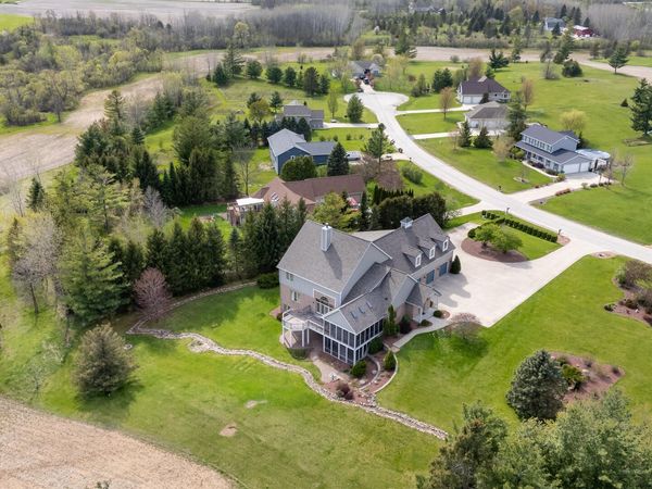 7636 Fairway Ln, Farmington, WI 53090