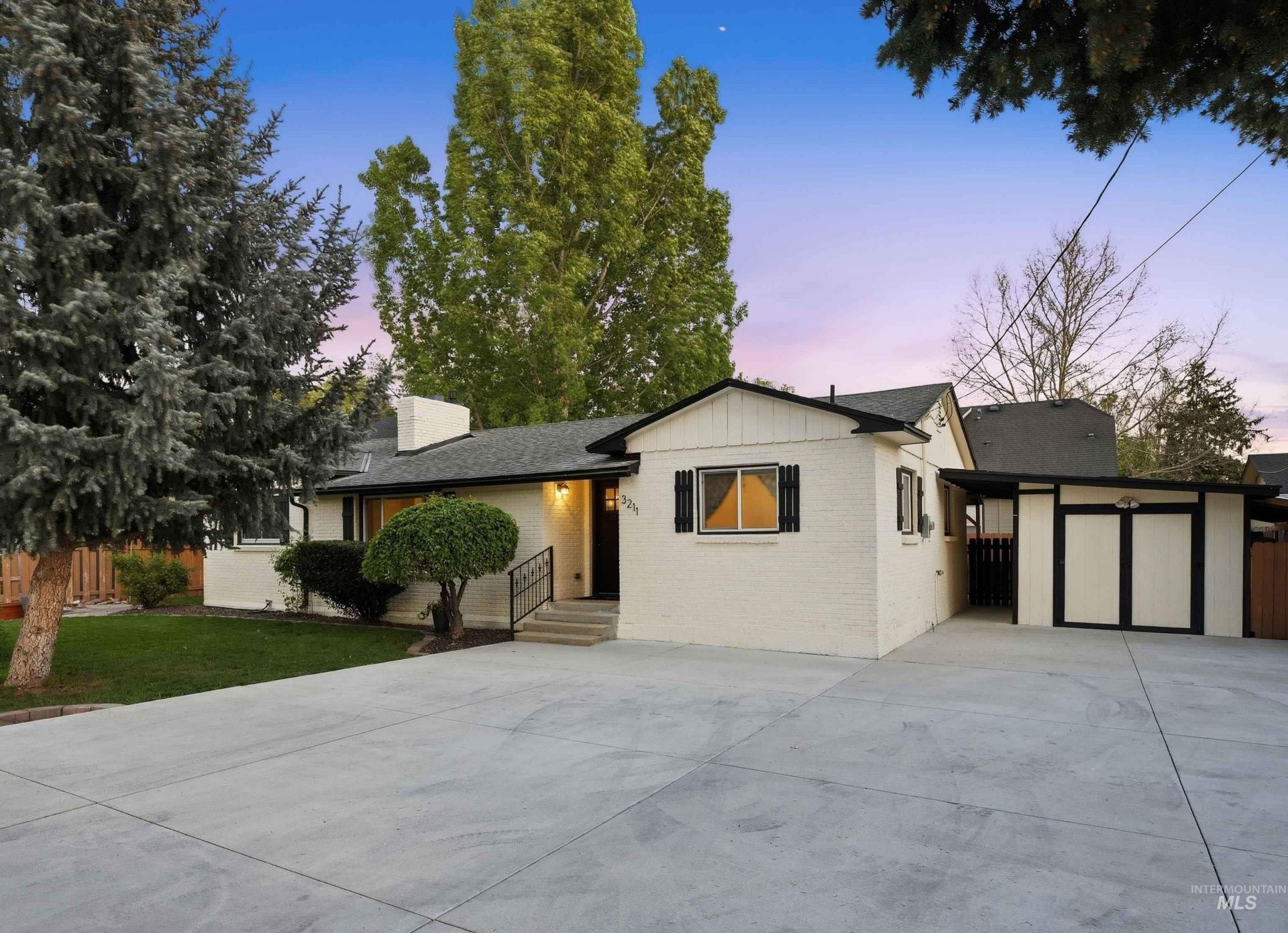 3211 W Plant Dr, Boise, ID 83703 Main Photo