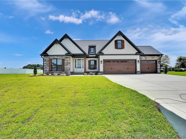 5820 Dottie Circle, Hope Mills, NC 28348