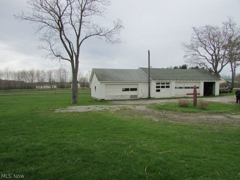 17199 Leggett Road, Montville, OH 44064 Photo 2