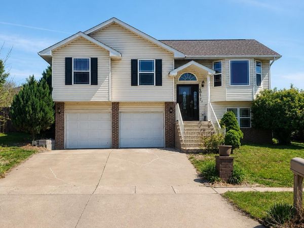 4017 Fieldcrest Drive, Sioux City, IA 51103