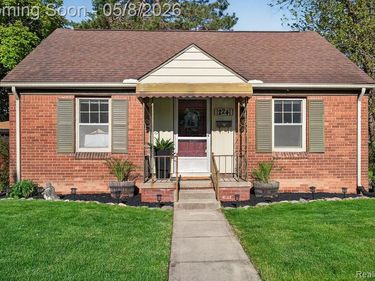 224 S Josephine Avenue, Pontiac, MI 48341