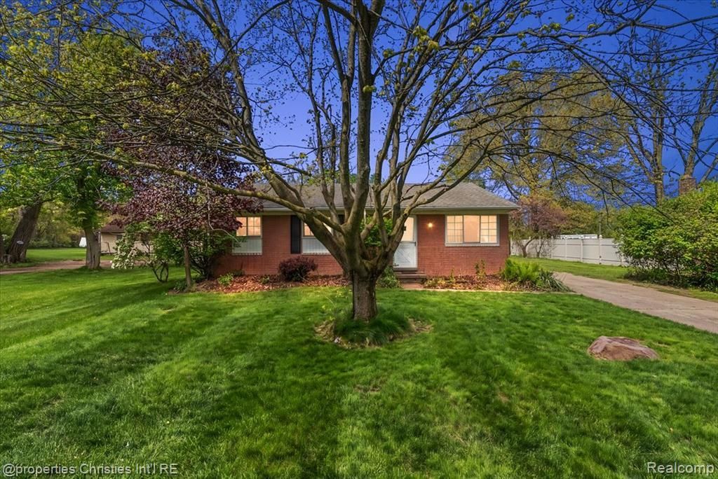 5894 Heyer Street, Romulus, MI 48174 Main Photo
