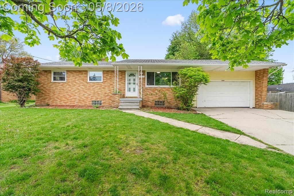 2413 Kuerbitz Drive, Lansing, MI 48906 Main Photo