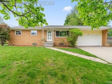 2413 Kuerbitz Drive, Lansing, MI 48906