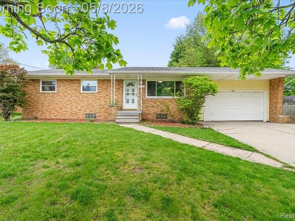 2413 Kuerbitz Drive , Lansing, MI 48906