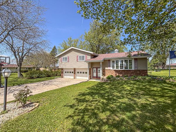 797 Circle Dr, Hustisford, WI 53034