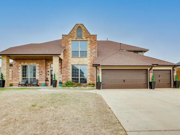 801 Erinova Drive, Yukon, OK 73099