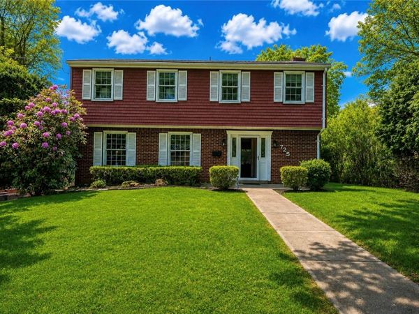 725 12th Street , Oakmont, PA 15139