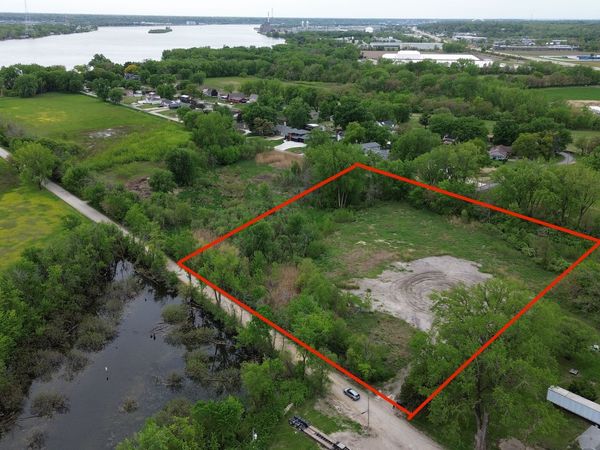 17695 245th Avenue, Bettendorf, IA 52722