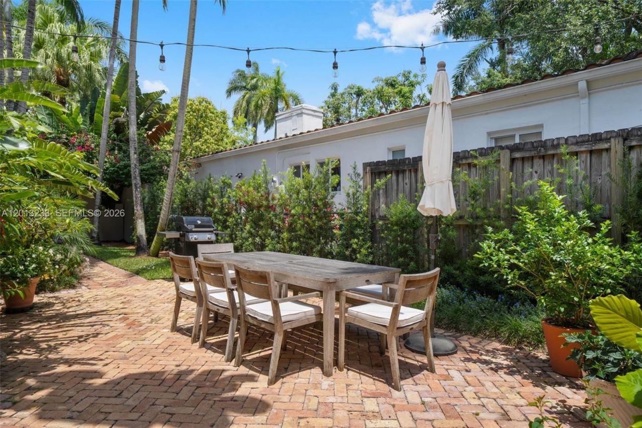 1782 Opechee Dr, Miami, FL 33133 Photo