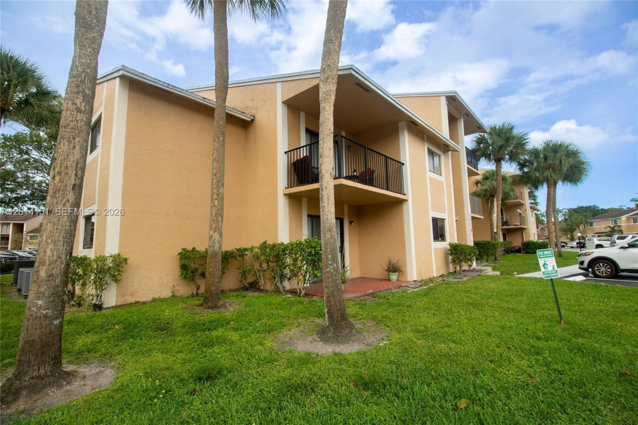 9491 S Palm Cir S , Unit 101, Pembroke Pines, FL 33025 Photo