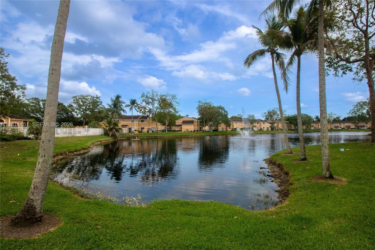 9491 S Palm Cir S , Unit 101, Pembroke Pines, FL 33025 Photo