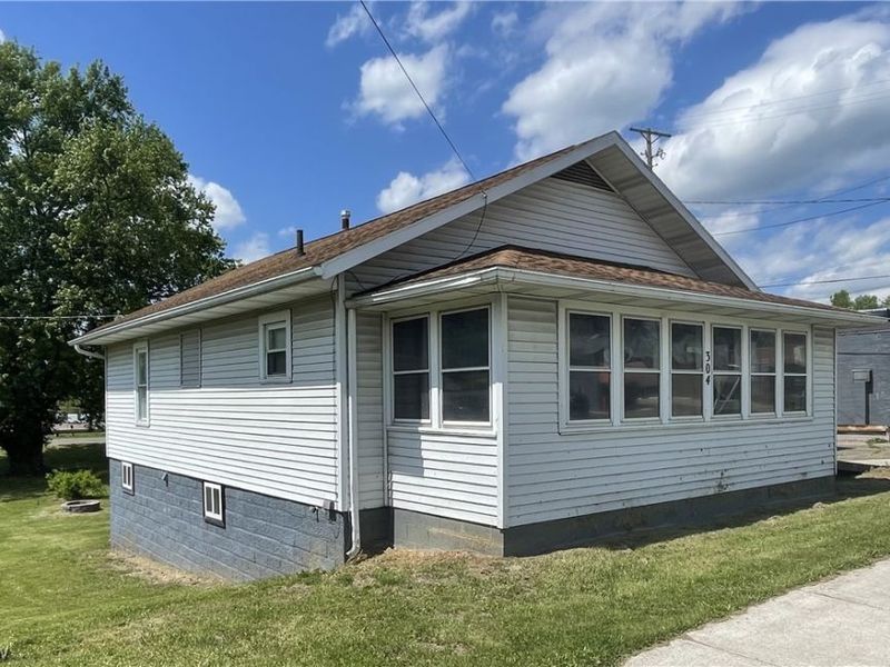 304 Dewey Avenue, Cambridge, OH 43725 Photo 2