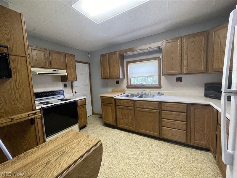 304 Dewey Avenue, Cambridge, OH 43725 Photo 6