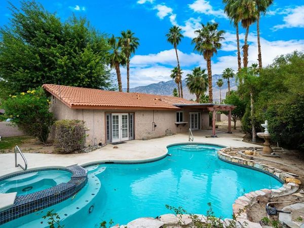 3174 E Cajon Circle, Palm Springs, CA 92264