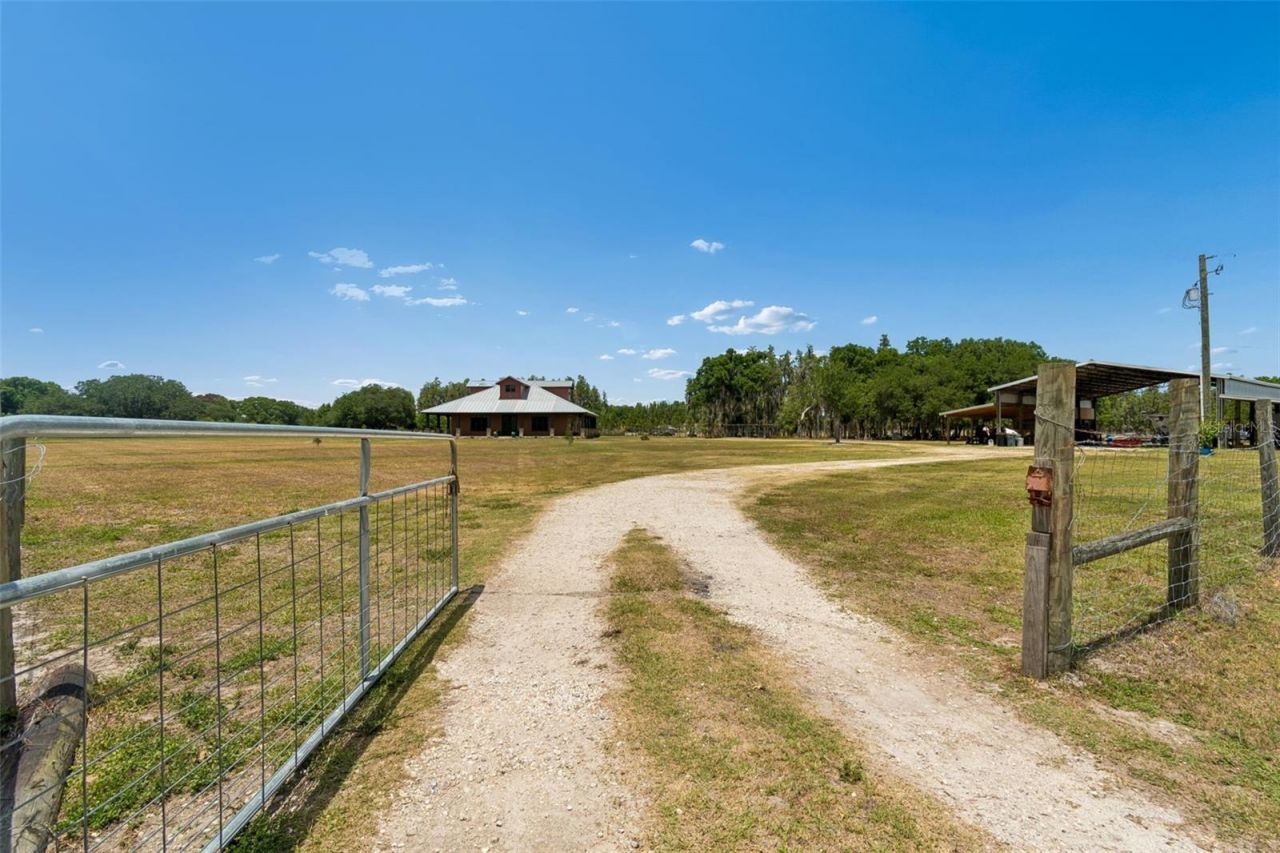 41451 Nipper Road, Zephyrhills, FL 33540 Photo