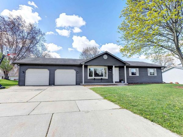 2658 GREENBRIER ROAD, Green Bay, WI 54311