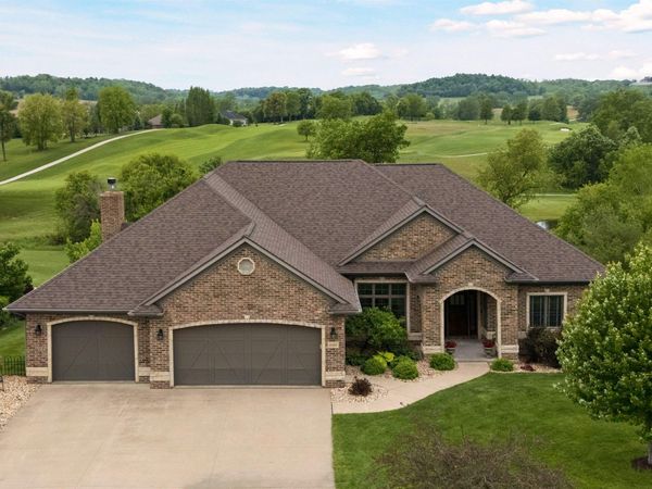 2101 Wedgewood Drive, Dubuque, IA 52002