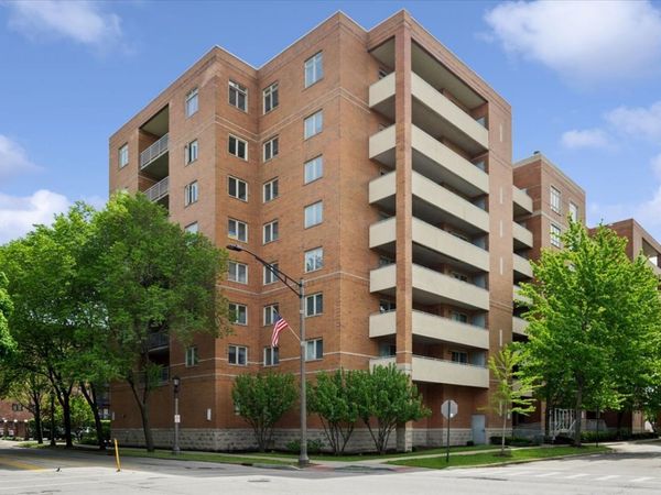 435 William Street , Unit 802, River Forest, IL 60305