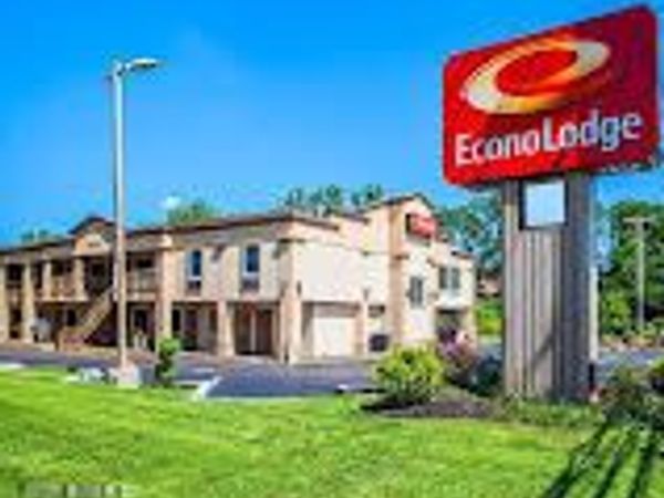611 Fellowship Road, Unit Econo Lodg, Mount Laurel, NJ 08054