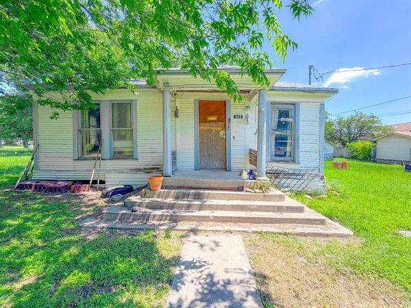 305 N 3rd Street , Coolidge, TX 76693