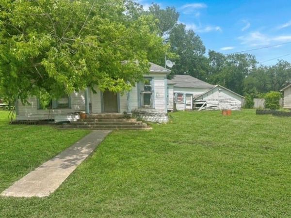 305 N 3rd Street , Coolidge, TX 76693