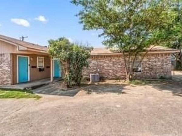 1122 N Center Street N, Unit 1122 and #, Arlington, TX 76011